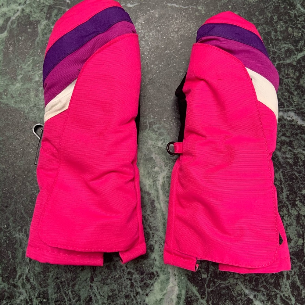 Girl’s mittens. Size 2-5T